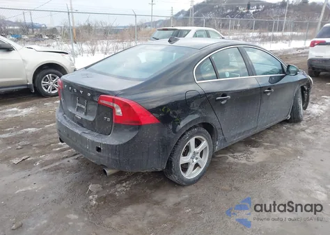 2013 Volvo S60 T5 z USA, uszkodzony, nr VIN YV1612FS3D1219105